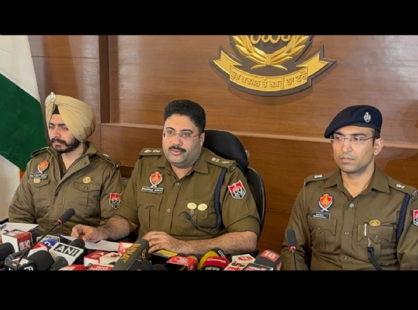 ਐਸਐਸਪੀ ਹਰਮਨਦੀਪ ਸਿੰਘ ਹਾਂਸ ਜਾਣਕਾਰੀ ਦਿੰਦੇ ਹੋਏ. ਐਸਐਸਪੀ ਹਰਮਨਦੀਪ ਸਿੰਘ ਹਾਂਸ ਜਾਣਕਾਰੀ ਦਿੰਦੇ ਹੋਏ.