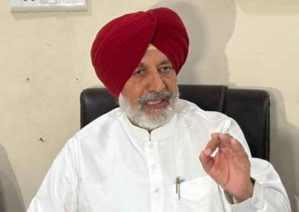 ਬਲਬੀਰ ਸਿੰਘ ਸਿੱਧੂ ਜਾਣਕਾਰੀ ਦਿੰਦੇ ਹੋਏ।