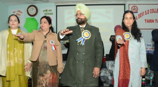 ਜ਼ਿਲ੍ਹਾ ਕਾਨੂੰਨੀ ਸੇਵਾਵਾਂ ਅਥਾਰਿਟੀ ਵਲੋਂ ਸੇਵਾ ਦੇਵੀ ਐੱਸਡੀ ਕਾਲਜ ਤਰਨ ਤਾਰਨ ਵਿਖੇ ਕਰਵਾਏ ਜਾਗਰੂਕਤਾ ਪ੍ਰੋਗਰਾਮ ਦਾ ਦ੍ਰਿਸ਼।