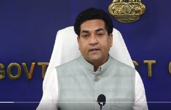 ਦਿੱਲੀ ਸਰਕਾਰ ਦੇ ਸੈਰ-ਸਪਾਟਾ ਮੰਤਰੀ ਕਪਿਲ ਮਿਸ਼ਰਾ ਪ੍ਰੈਸ ਕਾਨਫਰੰਸ ਨੂੰ ਸੰਬੋਧਨ ਕਰਦੇ ਹੋਏ।