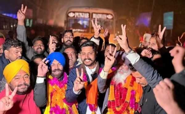 ਚੋਣਾਂ ’ਚ ਜਿੱਤ ਮਗਰੋਂ ਵਿਧਾਇਕ ਸ਼ੈਰੀ ਕਲਸੀ ਸਮਰਥਕ ਨਾਲ।