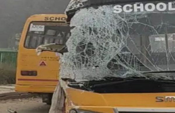 ਧੁੰਦ ਕਾਰਨ ਟਕਰਾਈਆ ਬੱਸਾ ਦਾ ਦ੍ਰਿਸ਼।