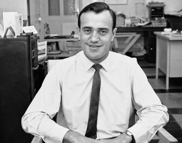 ਪੀਟਰ ਅਰਨੇਟ ਦੀ ਇਹ ਫੋਟੋ 18 ਮਾਰਚ, 1963 ਦੀ ਹੈ। ਉਹ ਮਲੇਸ਼ੀਆ ਦੇ ਕੁਆਲਾਲੰਪੁਰ ਵਿੱਚ ਸੀ। ਫੋਟੋ ਇੰਟਰਨੈੱਟ ਮੀਡੀਆ ਦੁਆਰਾ