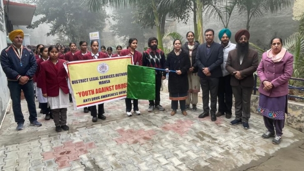 ਯੂਥ ਅਗੇਂਸਟ ਡਰੱਗਜ਼'' ਤਹਿਤ ਨਸ਼ਿਆਂ ਖਿਲਾਫ ਕੱਢੀ ਗਈ ਜਾਗਰੂਕਤਾ ਰੈਲੀ ਦਾ ਦ੍ਰਿਸ਼।
