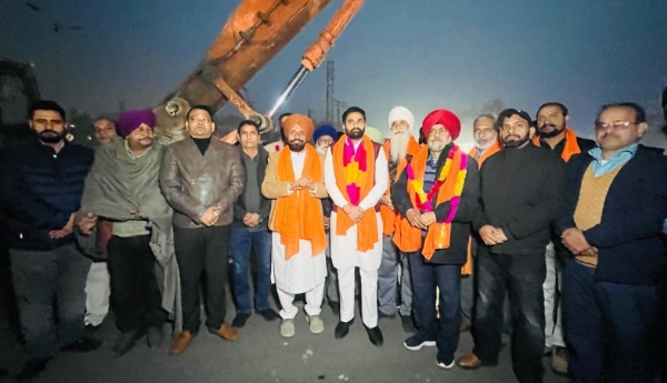 ਵਿਧਾਇਕ ਗਰੇਵਾਲ ਕੈਲਾਸ਼ ਨਗਰ ਅੰਡਰ ਪਾਸ ਦੇ ਕੰਮ ਦੀ ਸ਼ੁਰੂਆਤ ਮੌਕੇ।