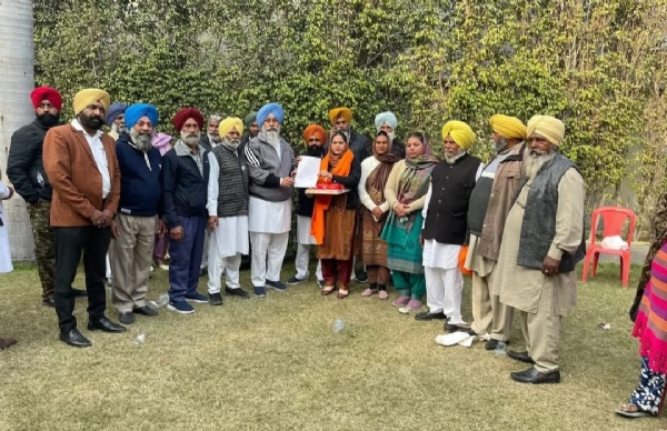 ਜ਼ਿਲ੍ਾ ਪਰਿਸ਼ਦ ਅਤੇ ਬਲਾਕ ਸੰਮਤੀ ਚੋਣਾਂ ਚ ਜੇਤੂ ਰਹੇ ਉਮੀਦਵਾਰਾਂ ਨਾਲ ਵਿਧਾਇਕ ਹਰਮੀਤ ਸੰਧੂ.