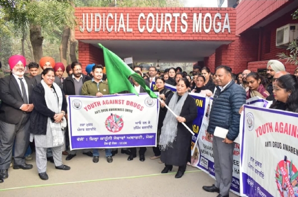 ਜ਼ਿਲ੍ਹਾ ਕਾਨੂੰਨੀ ਸੇਵਾਵਾਂ ਅਥਾਰਟੀ ਮੋਗਾ ਵੱਲੋਂ “ਯੂਥ ਅਗੇਂਸਟ ਡਰੱਗਜ-ਐਂਟੀ ਡਰੱਗਜ ਅਵੇਰਨੈੱਸ ਡਰਾਈਵ” ਮੁਹਿੰਮ ਤਹਿਤ ਕੱਢੀ ਗਈ ਜਾਗਰੂਕਤਾ ਰੈਲੀ ਦਾ ਦ੍ਰਿਸ਼.