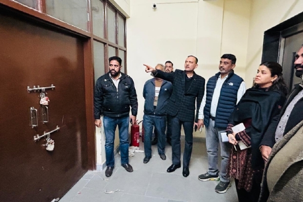 ਵਧੀਕ ਡਿਪਟੀ ਕਮਿਸ਼ਨਰ ਟੀਵੀਐਮ ਵੇਅਰ ਹਾਊਸ ਦਾ ਦੌਰਾ ਕਰਦੇ ਹੋਏ.