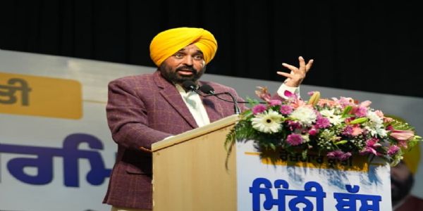 ਭਗਵੰਤ ਮਾਨ ਨੇ ‘ਰੋਜ਼ਗਾਰ ਕ੍ਰਾਂਤੀ ਯੋਜਨਾ’ ਅਧੀਨ ਬੇਰੋਜ਼ਗਾਰ ਨੌਜਵਾਨਾਂ ਨੂੰ 505 ਮਿੰਨੀ ਬੱਸ ਪਰਮਿਟ ਸੌਂਪੇ