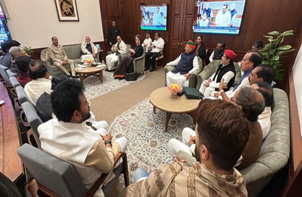 ਲੋਕ ਸਭਾ ਸਪੀਕਰ ਦੇ ਕਮਰੇ ਵਿੱਚ ਸਾਰੀਆਂ ਪਾਰਟੀਆਂ ਦੇ ਆਗੂਆਂ ਦੀ ਮੀਟਿੰਗ