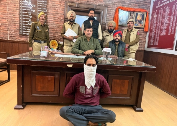 ਪੁਲਿਸ ਵੱਲੋਂ ਗੈਰ ਕਾਨੂੰਨੀ ਹਥਿਆਰ ਸਮੇਤ ਕਾਬੂ ਮੁਲਜਮ ਪੁਲਿਸ ਦੀ ਗ੍ਰਿਫਤ ਵਿੱਚ