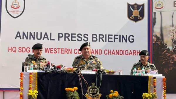 ਜਾਣਕਾਰੀ ਦਿੰਦੇ ਹੋਏ ਬੀਐਸਐਫ ਦੇ ਏਡੀਜੀ ਸਤੀਸ਼ ਐਸ ਖੰਡਾਰੇ ।