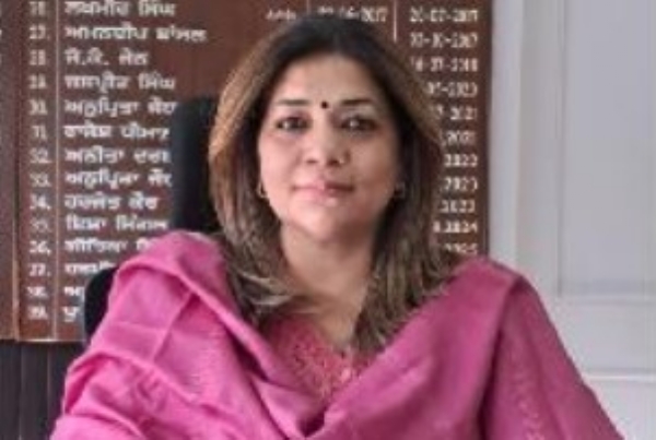 ਪੂਜਾ ਸਿਆਲ ਗਰੇਵਾਲ ਜ਼ਿਲ੍ਹਾ ਫਤਹਿਗੜ੍ਹ ਸਾਹਿਬ ਵਿਖੇ ਏ. ਡੀ. ਸੀ. (ਜਨਰਲ) ਵਜੋਂ ਅਹੁਦਾ ਸੰਭਾਲਣ ਮੌਕੇ।