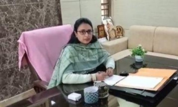 ਡਾ. ਨਵਜੋਤ ਸ਼ਰਮਾ ਐਸ. ਡੀ. ਐਮ. ਫਤਿਹਗੜ੍ਹ ਚੂੜੀਆਂ ਵਜੋਂ ਅਹੁਦਾ ਸੰਭਾਲਣ ਮੌਕੇ। ਡਾ. ਨਵਜੋਤ ਸ਼ਰਮਾ ਐਸ. ਡੀ. ਐਮ. ਫਤਿਹਗੜ੍ਹ ਚੂੜੀਆਂ ਵਜੋਂ ਅਹੁਦਾ ਸੰਭਾਲਣ ਮੌਕੇ।