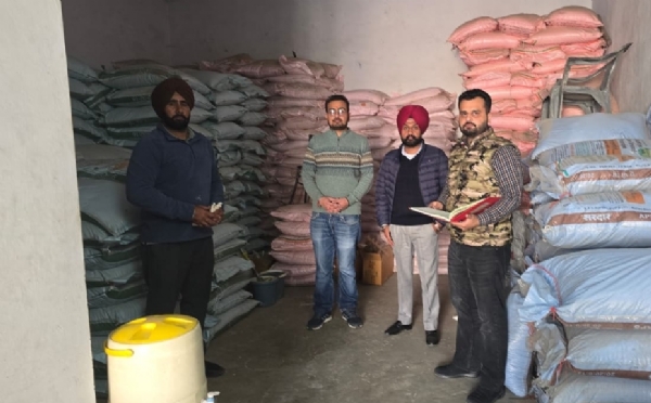 ਯੂਰੀਆ ਖਾਦ ਦੀ ਸਪਲਾਈ ਨਿਰੰਤਰ ਯਕੀਨੀ ਬਣਾਉਣ ਲਈ ਖੇਤੀਬਾੜੀ ਵਿਭਾਗ ਦੀ ਟੀਮ ਨਿਰਦੇਸ਼ ਜਾਰੀ ਕਰਦੇ ਹੋਏ.