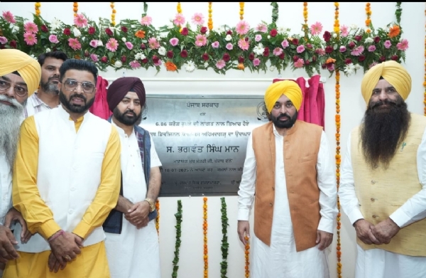 ਭਗਵੰਤ ਸਿੰਘ ਮਾਨ 9 ਜੂਨ, 2025 ਨੂੰ ਜ਼ਿਲ੍ਹਾ ਪਟਿਆਲਾ ਦੇ ਦੂਧਨ ਸਾਧਾਂ ਵਿਖੇ ਐਸ.ਡੀ.ਐਮ ਕੰਪਲੈਕਸ ਦਾ ਉਦਘਾਟਨ ਕਰਨ ਮੌਕੇ.