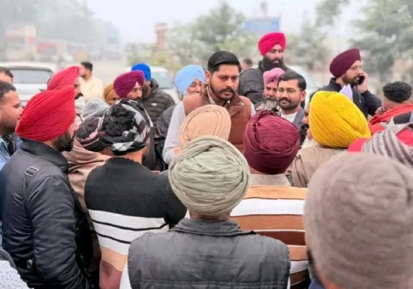 ਸ਼ਹਿਰ ਵਾਸੀਆਂ ਦੀਆਂ ਮੁਸ਼ਕਿਲਾਂ ਸੁਣਦੇ ਹੋਏ ਵਿਧਾਇਕ ਸ਼ਹਿਰੀ ਕਲਸੀ. ਸ਼ਹਿਰ ਵਾਸੀਆਂ ਦੀਆਂ ਮੁਸ਼ਕਿਲਾਂ ਸੁਣਦੇ ਹੋਏ ਵਿਧਾਇਕ ਸ਼ਹਿਰੀ ਕਲਸੀ.