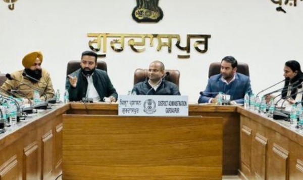 ਚੇਅਰਮੈਨ ਜ਼ਿਲ੍ਹਾ ਯੋਜਨਾ ਕਮੇਟੀ ਵੱਖ ਵੱਖ ਅਧਿਕਾਰੀਆ ਨਾਲ ਮੀਟਿੰਗ ਦੌਰਾਨ।