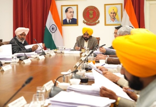 ਮੁੱਖ ਮੰਤਰੀ ਭਗਵੰਤ ਮਾਨ ਕੈਬਨਿਟ ਮੀਟਿੰਗ ਦੀ ਅਗਵਾਈ ਕਰਦੇ ਹੋਏ.
