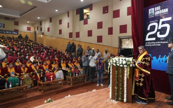 ਰਾਜਪਾਲ ਪੰਜਾਬ ਸੀਜੀਸੀ ਲਾਂਡਰਾਂ ਦੇ 19ਵੇਂ ਕਨਵੋਕੇਸ਼ਨ ਵਿੱਚ ਵਿਦਿਆਰਥੀਆਂ ਨੂੰ ਸੰਬੋਧਨ ਕਰਦੇ ਹੋਏ.