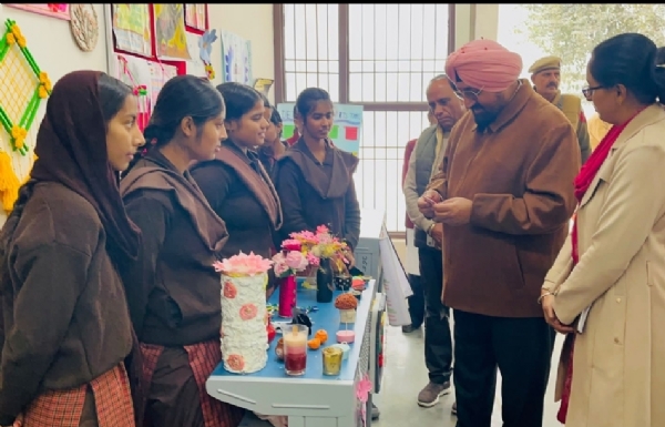 ਵਿਧਾਇਕ ਕੁਲਜੀਤ ਸਿੰਘ ਰੰਧਾਵਾ ਸਕੂਲ ਵਿਖੇ ਪੀ ਟੀ ਐਮ ਦੌਰਾਨ.