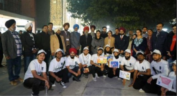 ਦੁਆਬਾ ਕਾਲਜ ਗਰੁੱਪ ਦੇ ਵਿਦਿਆਰਥੀ ਨੁੱਕੜ ਨਾਟਕ ਰਾਹੀਂ ਖਾਦ ਮਿਲਾਵਟ ਵਿਰੁੱਧ ਜਾਗਰੂਕ ਕਰਦੇ ਹੋਏ.