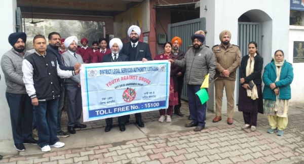 ਸਬ-ਡਵੀਜ਼ਨ ਸਮਰਾਲਾ ਦੇ ਸ ਸ ਸ ਸਕੂਲ ਦੇ ਵਿਦਿਆਰਥੀ ਨਸ਼ਿਆਂ ਦੇ ਮਾੜੇ ਪ੍ਰਭਾਵ ਬਾਰੇ ਜਾਗਰੂਕਤਾ ਰੈਲੀ ਕੱਢਣ ਮੌਕੇ।