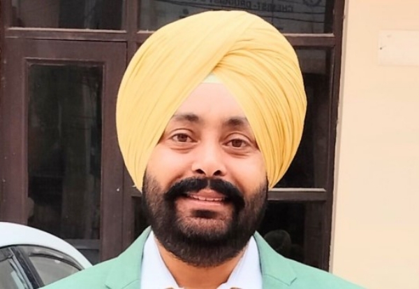 ਜ਼ਿਲ੍ਹਾ ਭਾਸ਼ਾ ਅਫ਼ਸਰ ਫਰੀਦਕੋਟ ਮਨਜੀਤ ਪੁਰੀ