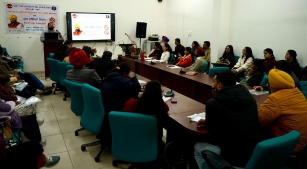 ਸਰਕਾਰੀ ਅਤੇ ਸਰਕਾਰੀ ਸਹਾਇਤਾ ਪ੍ਰਾਪਤ ਕਾਲਜਾਂ ਦੇ ਅਧਿਆਪਕ ਵਰਕਸ਼ਾਪ ਦੌਰਾਨ।