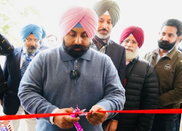 ਸਰਕਾਰੀ ਸੀਨੀਅਰ ਸੈਕੰਡਰੀ ਸਕੂਲ (ਲੜਕੀਆਂ), ਸ੍ਰੀ ਅਨੰਦਪੁਰ ਸਾਹਿਬ ਵਿਖੇ ਲੈਬਾਰਟਰੀ ਦਾ ਉਦਘਾਟਨ ਕਰਦੇ ਹੋਏ ਮੰਤਰੀ ਹਰਜੋਤ ਬੈਂਸ.