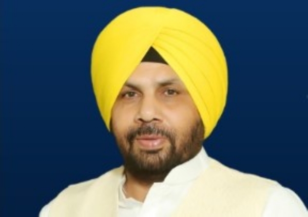 ਪੰਜਾਬ ਦੇ ਲੋਕ ਨਿਰਮਾਣ ਮੰਤਰੀ ਹਰਭਜਨ ਸਿੰਘ ਈ.ਟੀ.ਓ.।