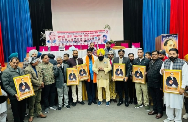 ਬਾਬਾ ਸਾਹਿਬ ਡਾ. ਭੀਮ ਰਾਓ ਅੰਬੇਡਕਰ ਜੀ ਦੇ ਮਹਾਂ ਪ੍ਰੀ-ਨਿਰਵਾਣ ਦਿਵਸ ਨੂੰ ਸਮਰਪਿਤ ਸਮਾਗਮ ਮੌਕੇ ਮੁੱਖ ਮਹਿਮਾਨ ਵਜੋਂ ਸ਼ਿਰਕਤ ਕਰਦੇ ਹੋਏ ਜਸਵੀਰ ਗੜੀ.