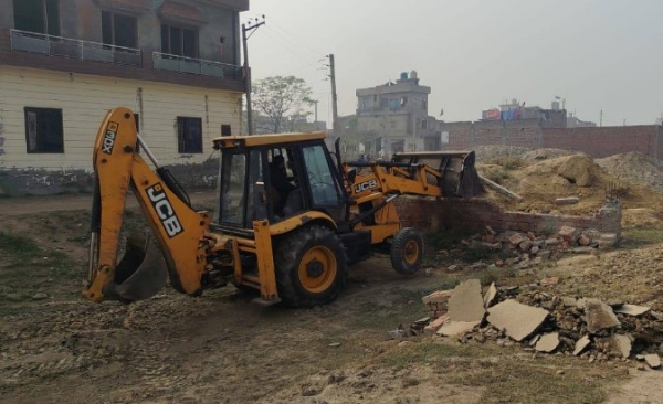 ਗਲਾਡਾ ਵਲੋਂ ਤਿੰਨ ਅਣਅਧਿਕਾਰਤ ਕਲੋਨੀਆਂ ਢਾਹੇ ਜਾਣ ਦਾ ਦ੍ਰਿਸ਼।