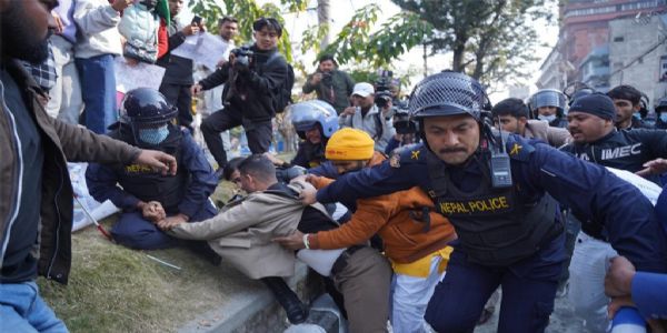 ਨੇਪਾਲ ਵਿੱਚ ਸਰਬ-ਪਾਰਟੀ ਸਰਕਾਰ ਦੇ ਗਠਨ ਦੀ ਮੰਗ, ਜ਼ੇਨ ਜੀ ਪ੍ਰਦਰਸ਼ਨਕਾਰੀ ਪੁਲਿਸ ਹਿਰਾਸਤ ’ਚ