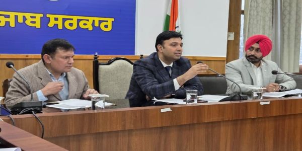 ਇੰਸਪੀਰੇਸ਼ਨਲ ਬਲਾਕ ਧੂਰੀ ’ਚ ਲੋਕ-ਕੇਂਦਰਤ ਸੇਵਾਵਾਂ ਦੀ ਪਹੁੰਚ ਤੇ ਗੁਣਵੱਤਾ ਵਿੱਚ ਵਿਆਪਕ ਸੁਧਾਰ ਜਾਰੀ: ਸੁਮੀਤ ਜਾਰੰਗਲ