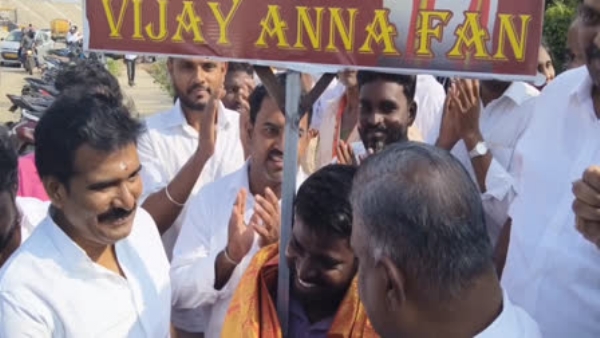 ਕ੍ਰਿਸਮਸ ਦੇ ਜਸ਼ਨਾਂ ਵਿੱਚ ਸ਼ਾਮਲ ਹੋਣ ਲਈ 500 ਕਿਲੋਮੀਟਰ ਪੈਦਲ ਚੱਲਣ ਵਾਲੇ ਪ੍ਰਸ਼ੰਸਕ ਦੇ ਸਵਾਗਤ ਦੀ ਫੋਟੋ।