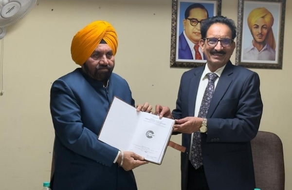 ਹਰਚੰਦ ਸਿੰਘ ਬਰਸਟ ਕੌਸਾਂਬ ਦੀ ਡਾਇਰੀ 2026 ਰਿਲੀਜ਼ ਕਰਦੇ ਹੋਏ.