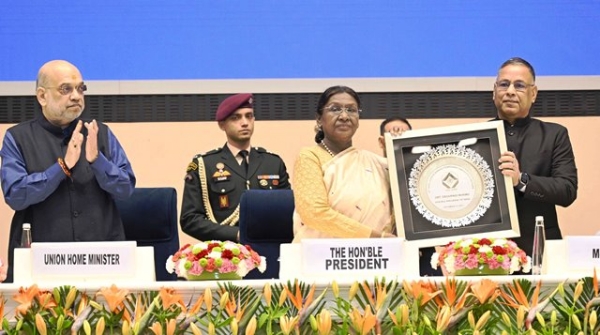 ਮੰਗਲਵਾਰ ਨੂੰ ਵਿਗਿਆਨ ਭਵਨ ਵਿਖੇ ਆਈਬੀ ਸ਼ਤਾਬਦੀ ਐਂਡੋਮੈਂਟ ਲੈਕਚਰ ਦੌਰਾਨ ਰਾਸ਼ਟਰਪਤੀ ਦ੍ਰੋਪਦੀ ਮੁਰਮੂ। ਨਾਲ ਕੇਂਦਰੀ ਗ੍ਰਹਿ ਮੰਤਰੀ ਅਮਿਤ ਸ਼ਾਹ। ਮੰਗਲਵਾਰ ਨੂੰ ਵਿਗਿਆਨ ਭਵਨ ਵਿਖੇ ਆਈਬੀ ਸ਼ਤਾਬਦੀ ਐਂਡੋਮੈਂਟ ਲੈਕਚਰ ਦੌਰਾਨ ਰਾਸ਼ਟਰਪਤੀ ਦ੍ਰੋਪਦੀ ਮੁਰਮੂ। ਨਾਲ ਕੇਂਦਰੀ ਗ੍ਰਹਿ ਮੰਤਰੀ ਅਮਿਤ ਸ਼ਾਹ।