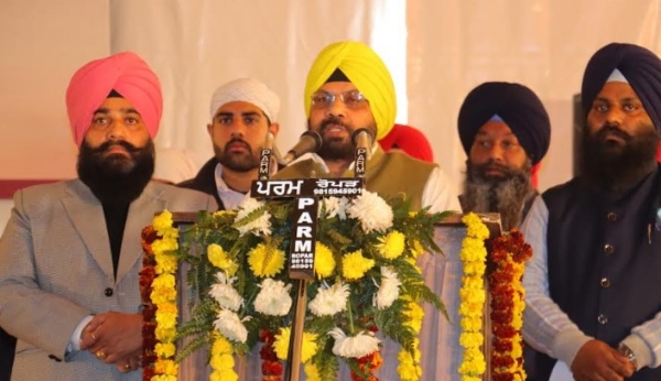 ਹਰਭਜਨ ਸਿੰਘ ਈ.ਟੀ.ਓ. ਕੈਬਨਿਟ ਮੰਤਰੀ ਪੰਜਾਬ ਰਾਜ ਪੱਧਰੀ ਸਮਾਗਮ ਦੌਰਾਨ ਸੰਗਤਾਂ ਨੂੰ ਸੰਬੋਧਨ ਕਰਦੇ ਹੋਏ।