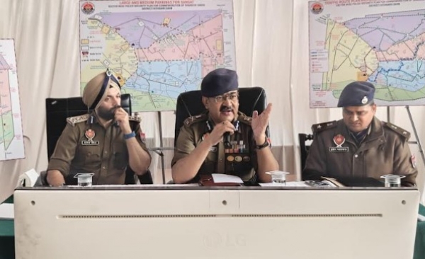 ਵਿਸ਼ੇਸ਼ ਡਾਇਰੈਕਟਰ ਜਨਰਲ (ਸਪੈਸ਼ਲ ਡੀਜੀਪੀ) ਕਾਨੂੰਨ ਅਤੇ ਵਿਵਸਥਾ ਅਰਪਿਤ ਸ਼ੁਕਲਾ ਪੱਤਰਕਾਰਾਂ ਨਾਲ ਗੱਲਬਾਤ ਦੌਰਾਲ।