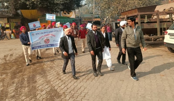 ਸਕੂਲੀ ਬੱਚਿਆਂ ਵਲੋਂ ਕੱਢੀ ਗਈ ਨਸ਼ਿਆਂ ਵਿਰੁੱਧ ਜਾਗਰੂਕਤਾ ਰੈਲੀ ਦਾ ਦ੍ਰਿਸ਼।