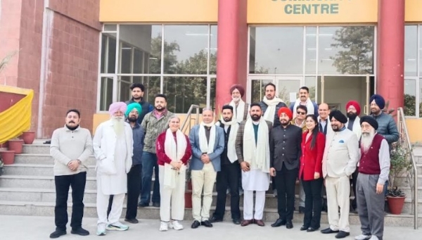 ਹਰਿਆਣਾ ਭਾਜਪਾ ਦੇ ਪ੍ਰਦੇਸ਼ ਪ੍ਰਧਾਨ ਮੋਹਨ ਲਾਲ ਬਡੋਲੀ ਮੋਹਾਲੀ ਦੌਰੇ ਦੌਰਾਨ।