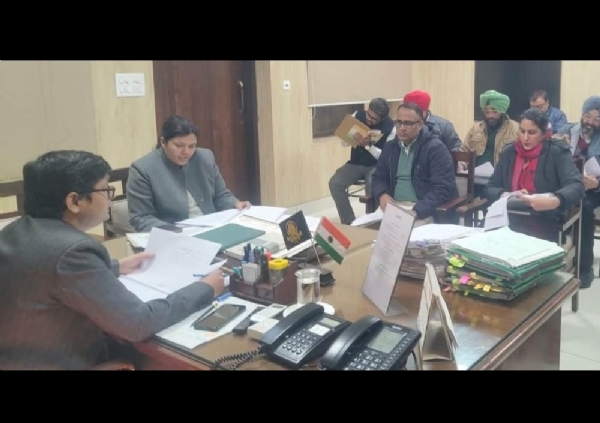 ਡਿਪਟੀ ਕਮਿਸ਼ਨਰ ਮਲੇਰਕੋਟਲਾ ਪਿੰਡਾਂ ਵਿੱਚ ਚੱਲ ਰਹੇ ਵਿਕਾਸ ਕਾਰਜਾਂ ਦੀ ਸਮੀਖਿਆ ਕਰਦੇ ਹੋਏ.