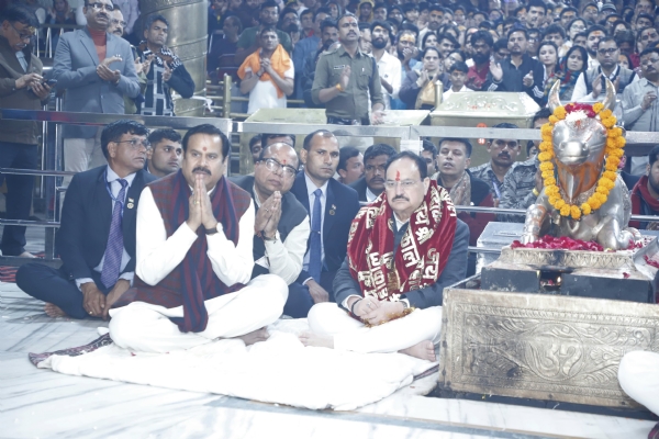 ਕੇਂਦਰੀ ਸਿਹਤ ਮੰਤਰੀ ਜੇਪੀ ਨੱਡਾ ਮਹਾਕਾਲੇਸ਼ਵਰ ਦੀ ਪੂਜਾ ਕਰਦੇ ਹੋਏ।