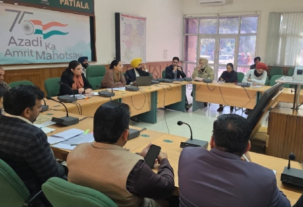 ਸੜਕ ਸੁਰੱਖਿਆ ਸਬੰਧੀ ਡਿਪਟੀ ਕਮਿਸ਼ਨਰ ਅਧਿਕਾਰੀਆਂ ਨੂੰ ਆਦੇਸ਼ ਜਾਰੀ ਕਰਦੇ ਹੋਏ.