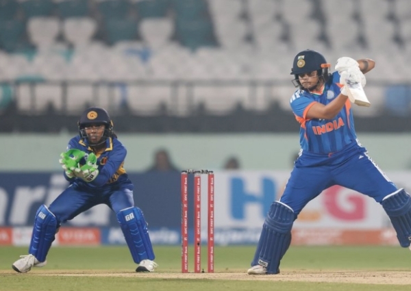 ਸ਼ਾਟ ਖੇਡਦੀ ਹੋਈ ਸ਼ੈਫਾਲੀ ਵਰਮਾ