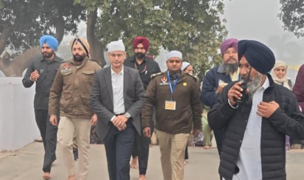 ਡੀ. ਜੀ. ਪੀ. ਪੰਜਾਬ ਗੌਰਵ ਯਾਦਵ ਗੁਰਦੁਆਰਾ ਸ੍ਰੀ ਫ਼ਤਹਿਗੜ੍ਹ ਸਾਹਿਬ ਵਿਖੇ ਸੁਰੱਖਿਆ ਪ੍ਰਬੰਧਾਂ ਦਾ ਜਾਇਜ਼ਾ ਲੈਣ ਮੌਕੇ।