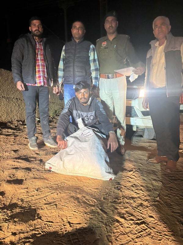 ਫੜਿਆ ਗਿਆ ਤਸਕਰ ।