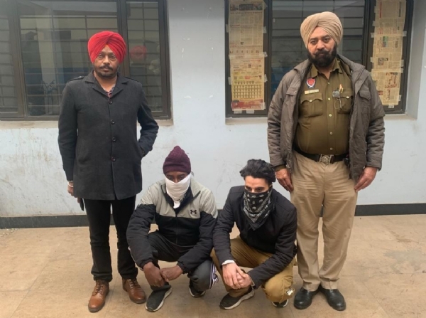 ਮੋਹਾਲੀ ਪੁਲਿਸ ਦੇ ਪੀ.ਓ. ਸਟਾਫ਼ ਲੰਮੇ ਸਮੇਂ ਤੋਂ ਫ਼ਰਾਰ ਤਿੰਨ ਭਗੌੜੇ ਦੋਸ਼ੀ ਨੁੰ ਗ੍ਰਿਫ਼ਤਾਰ ਕਰਨ ਉਪਰੰਤ