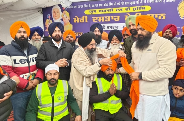 ਯੂਥ ਅਕਾਲੀ ਦਲ ਵੱਲੋਂ ਸ਼੍ਰੀ ਫਤਿਹਗੜ੍ਹ ਸਾਹਿਬ ਵਿਖੇ ਲਗਾਏ ਗਏ ਦਸਤਾਰਾਂ ਦੇ ਲੰਗਰ ਦਾ ਦ੍ਰਿਸ਼.